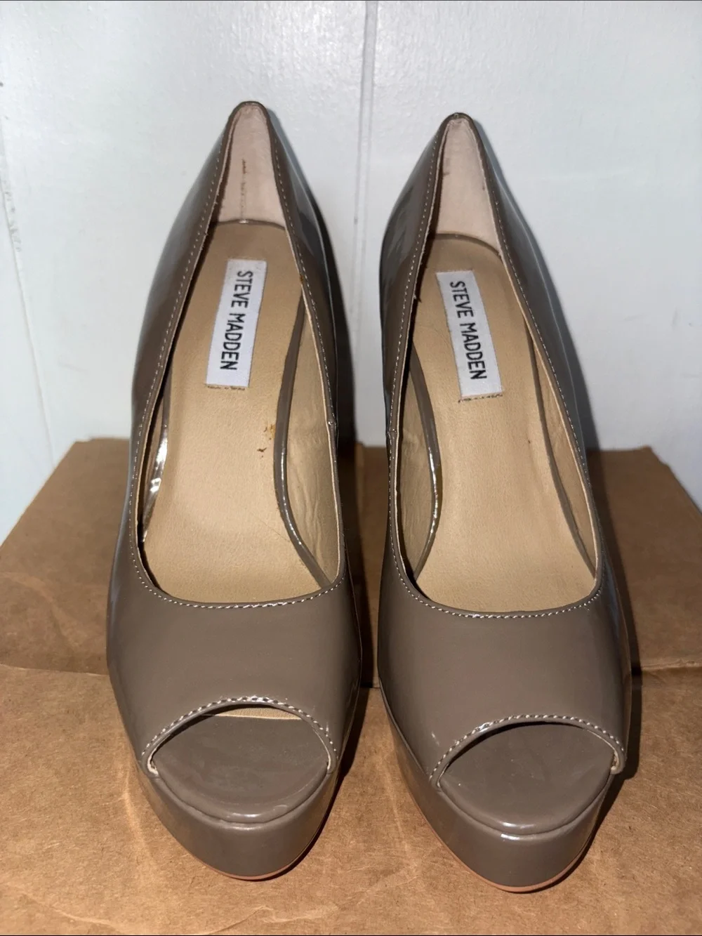 Steve Madden Peep-Toe Platform Pumps size 8